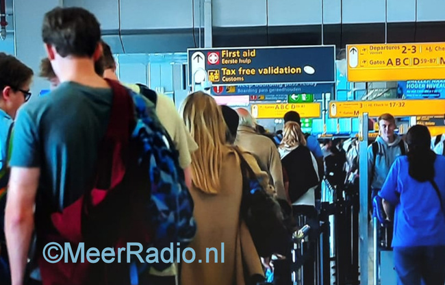 Schiphol verwerkte meer passagiers en vliegtuigen