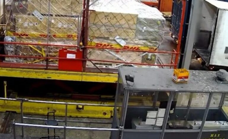 Inwoner Den Haag opgepakt voor diefstal iPhones op Schiphol