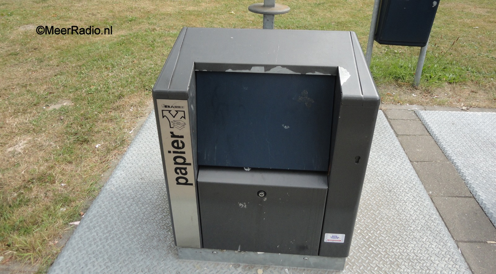 Zelf oud papier wegbrengen in Nieuw-Vennep